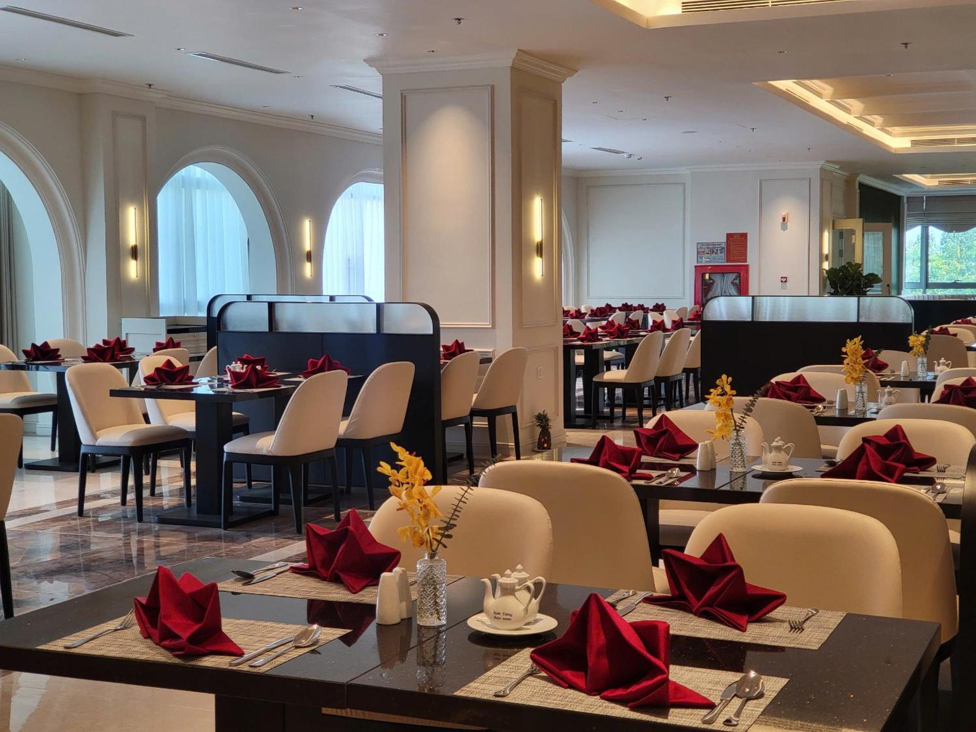 Cosmo Stars Hotel Bac Lieu Экстерьер фото